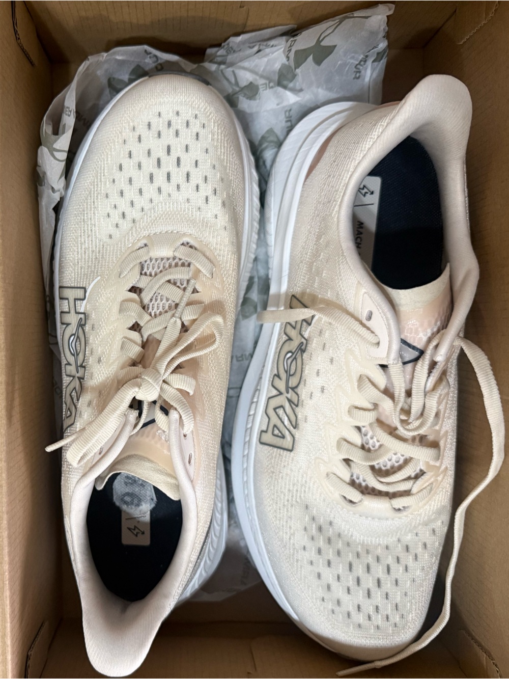 Hoka Mach 6 Men’s Cream/White Running Shoes - Breathable Knit Trainer Size 9.5